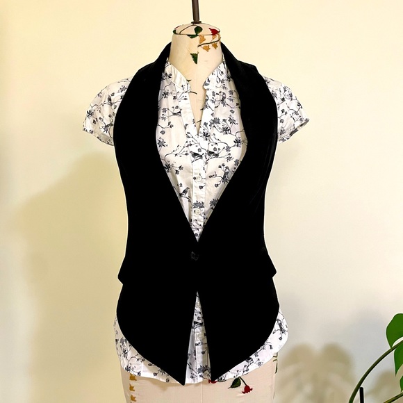 White Cotton formal shirt with floral pattern. - Picture 5 of 6